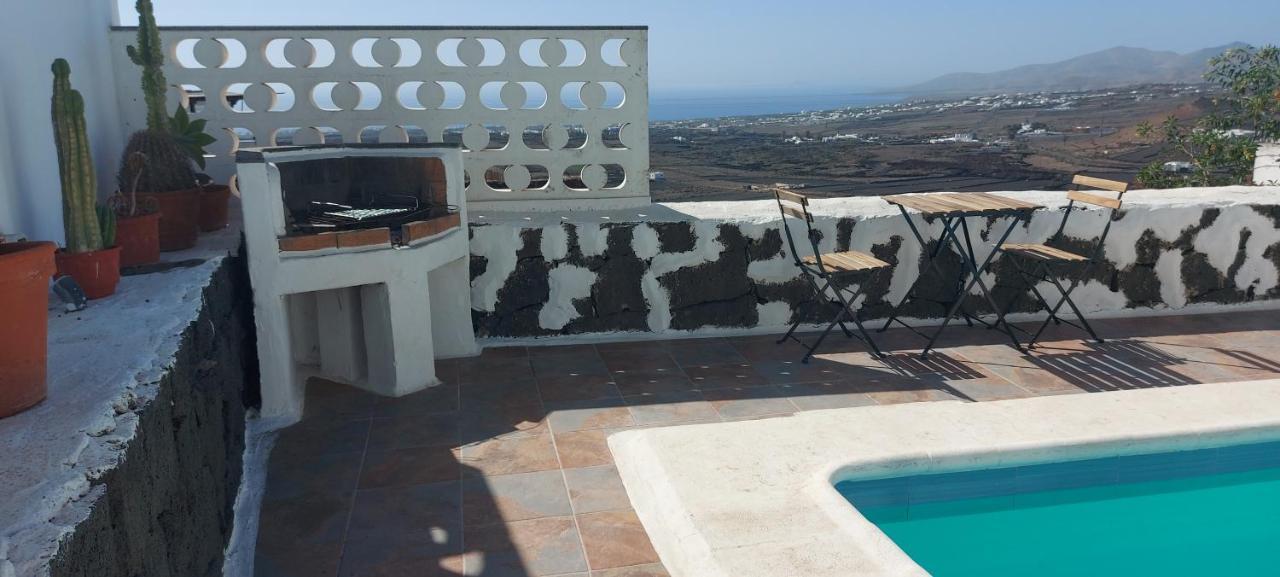 Aloelux Villa !! - Private Villa With Pool , Jacuzzi, Cinema, Massage ,Wonderful View, Art Desing Villa Tias Exterior photo